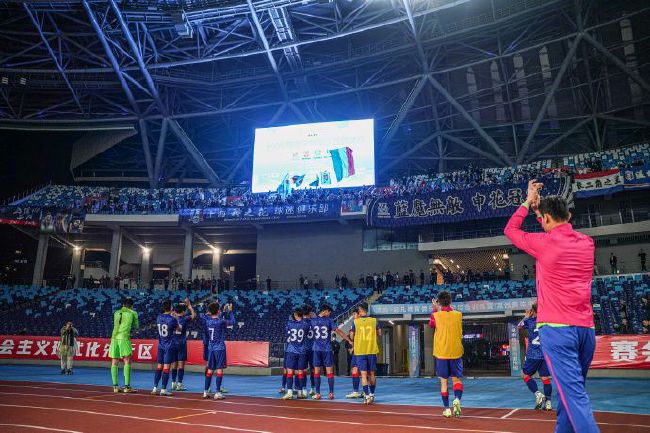 全场比赛结束，那不勒斯2-1卡利亚里。